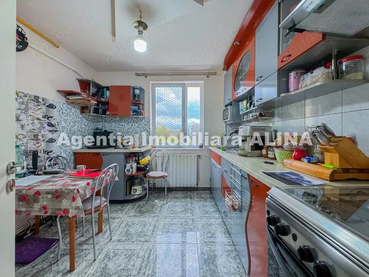 Apartament cu 3 camere decomandat în Progresul