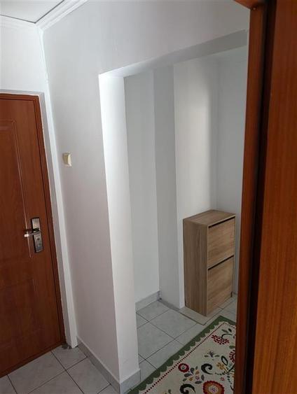 Apartament cu 2 camere decomandat, mobilat în Tei