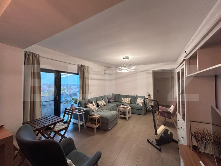 Apartament cu 6 camere semidecomandat, mobilat în 1 Mai