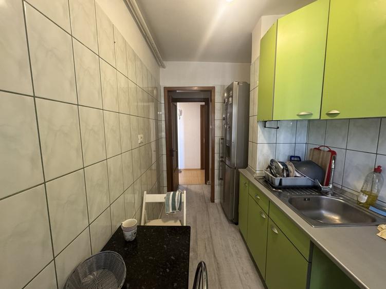 Apartament cu 2 camere decomandat în Baba Novac
