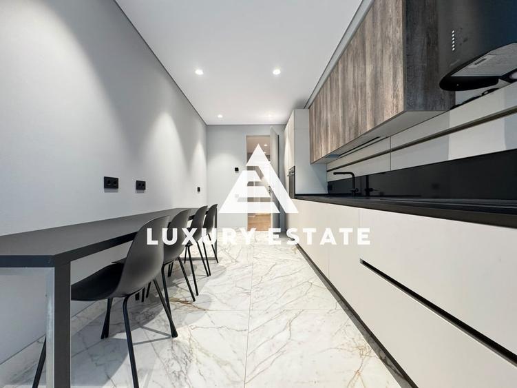 Apartament cu 4 camere decomandat în Primăverii