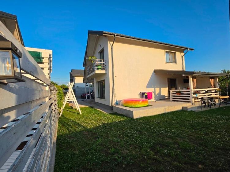 Casă individuală cu 4 camere cu Teren 633 Mp în Berceni
