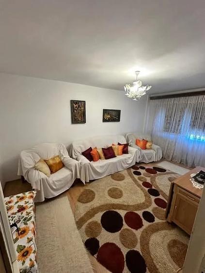 Apartament cu 3 camere decomandat în Coman