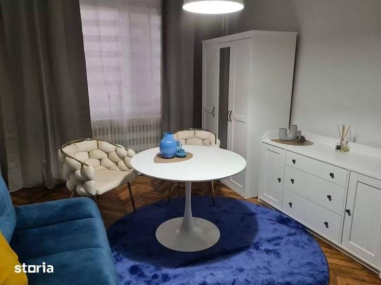 Garsonieră în Est