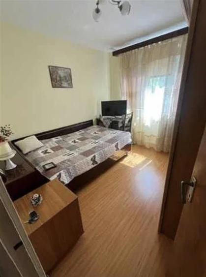 Apartament cu 3 camere decomandat în Giurgiului