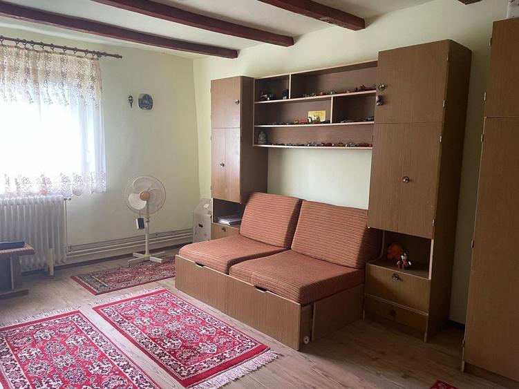 Casă cu 2 camere în Iratoșu