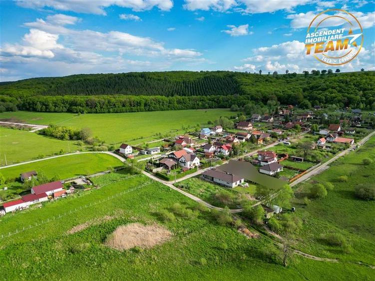 Casă individuală cu 4 camere cu Teren 800 Mp în Periferie