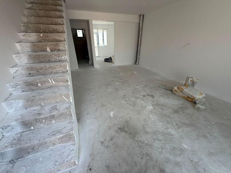 Casă cu 3 camere cu Canalizare în Central