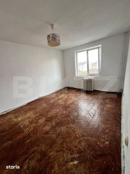 Apartament cu 4 camere decomandat în Central