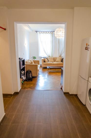 Apartament cu 10 camere semidecomandat în Calea Victoriei