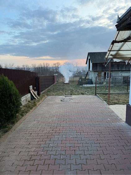 Casă cu Teren 1215 Mp în Hârtoape