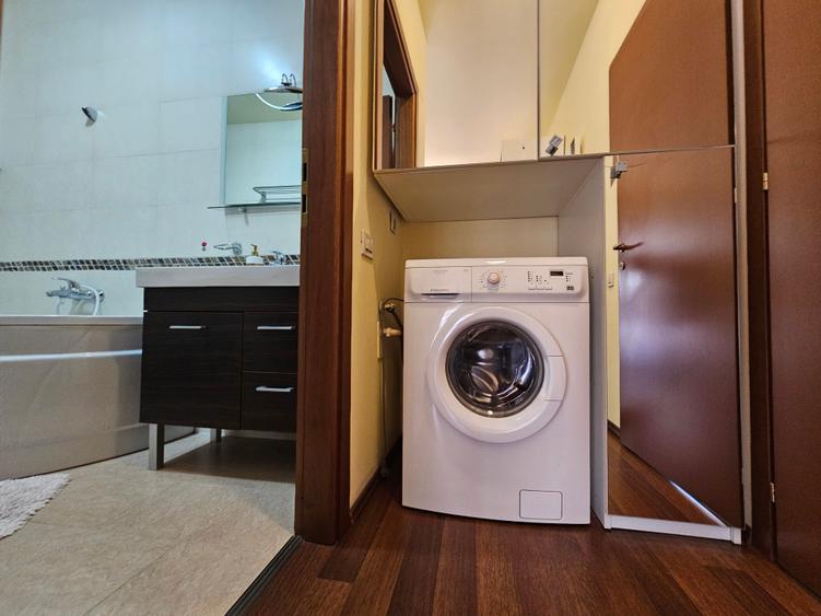 Apartament cu 3 camere semidecomandat, mobilat în Splaiul Independenței