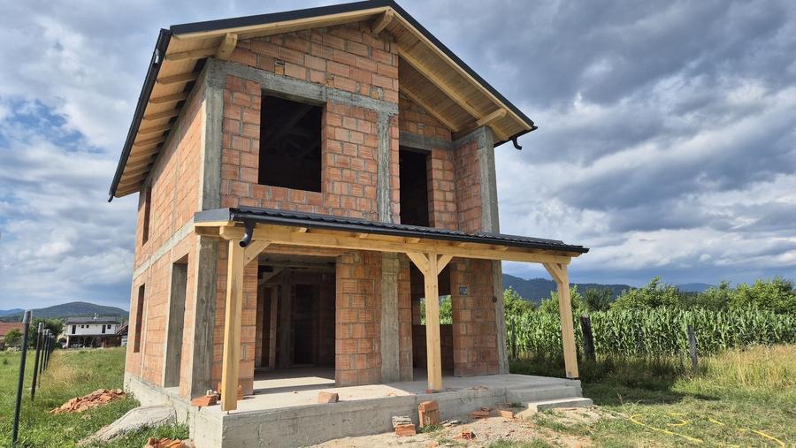 Casă cu 3 camere în Săsar