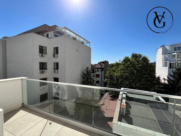 Apartament cu 3 camere decomandat, mobilat în Victoriei
