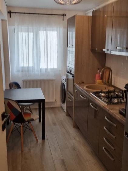 Apartament cu 2 camere decomandat în Titan
