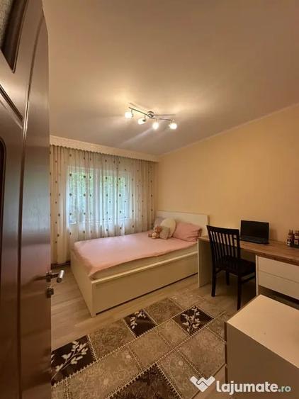 Apartament cu 3 camere decomandat în Obcini