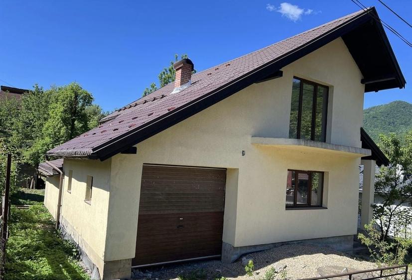 Casă cu 4 camere în Ferneziu