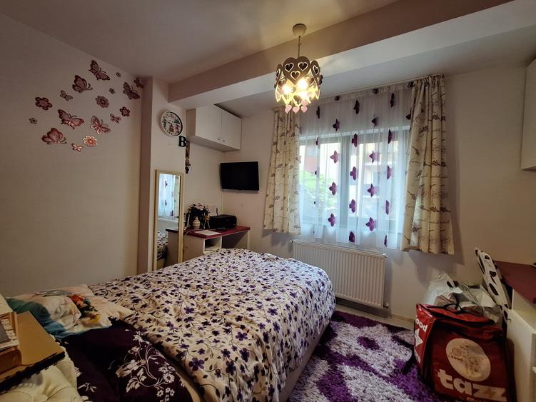 Apartament cu 3 camere semidecomandat, mobilat în Florești