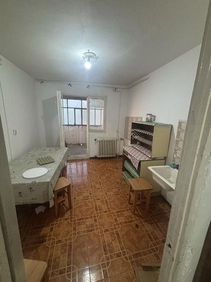 Apartament cu 4 camere decomandat în Rahova