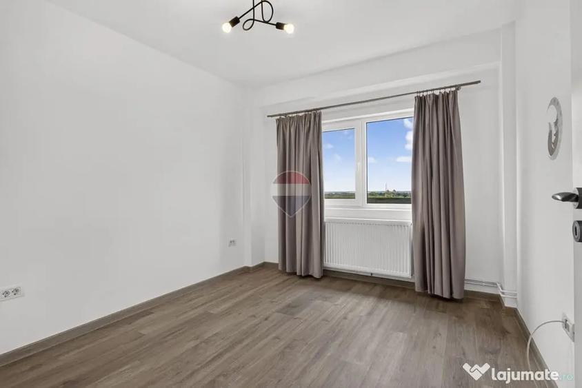 Apartament cu 4 camere decomandat în Polivalentă