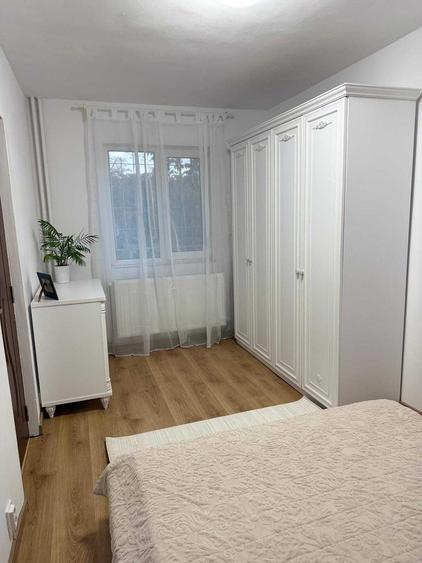 Apartament cu 3 camere semidecomandat în Dacia