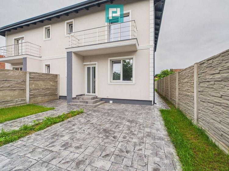 Duplex cu 4 camere cu Canalizare în Utvin