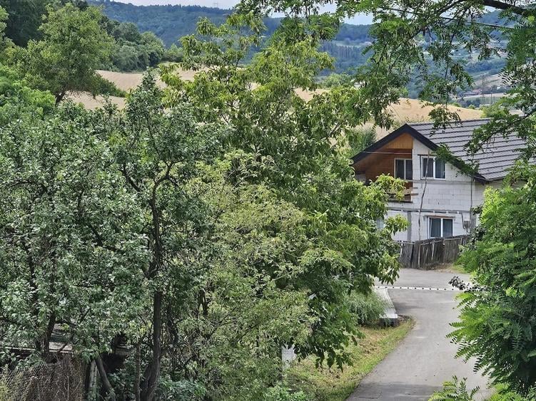 Casă cu Teren 880 Mp în Păuliș