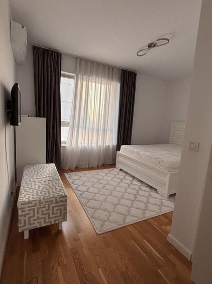 Apartament cu 3 camere semidecomandat în Herăstrău