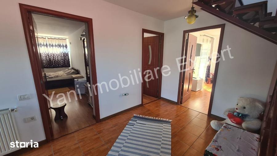 Casă cu 7 camere cu Teren 1500 Mp în Arefu