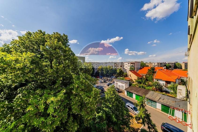 Apartament cu 2 camere semidecomandat, mobilat în Intim