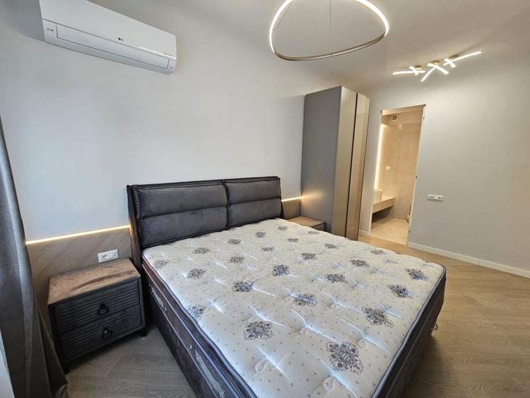 Apartament cu 3 camere semidecomandat, mobilat în Pipera