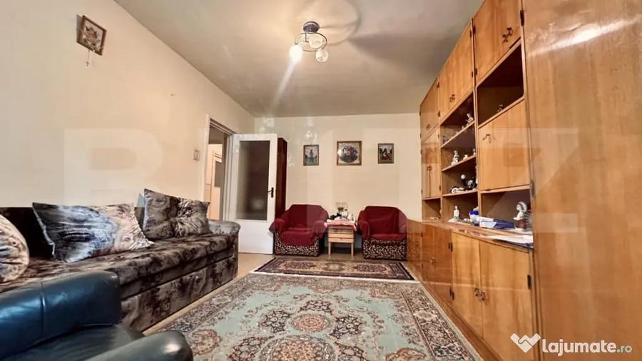Apartament cu 3 camere decomandat, mobilat în Dacia