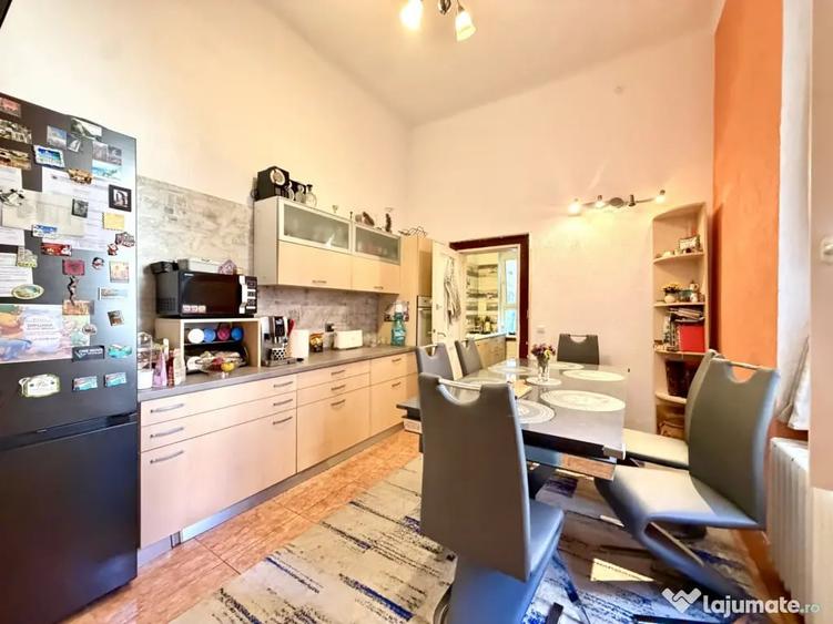 Casă cu 4 camere cu Teren 30 Mp în Central