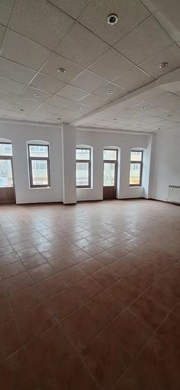 Spațiu comercial, de 350 mp, în Ultracentral