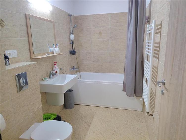 Apartament cu 2 camere decomandat, mobilat în Tractorul