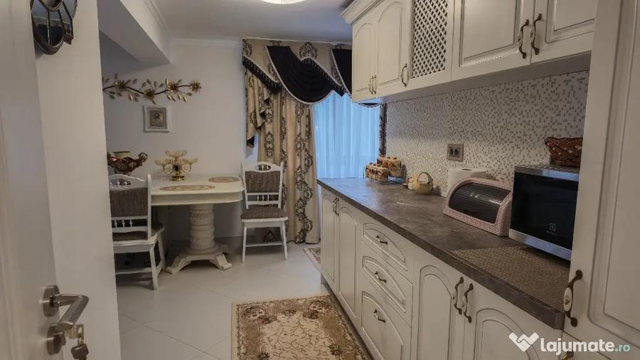 Casă cu 6 camere cu Teren 2100 Mp în Central
