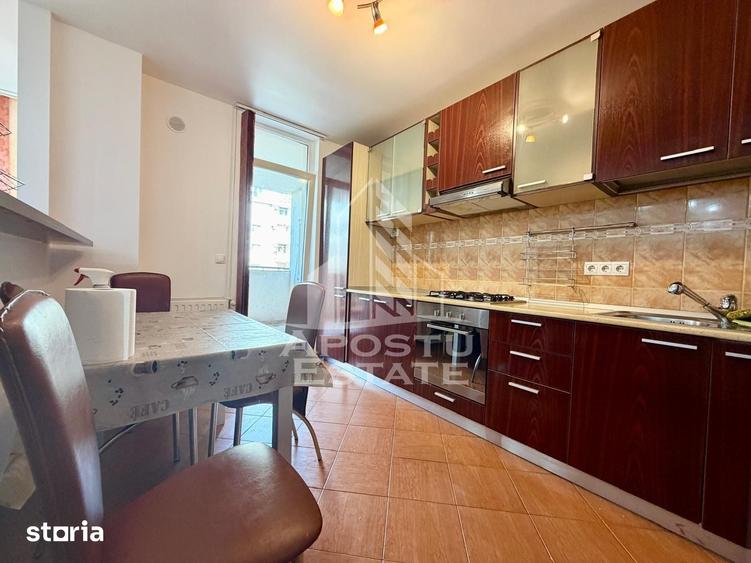 Apartament cu 3 camere decomandat în Est