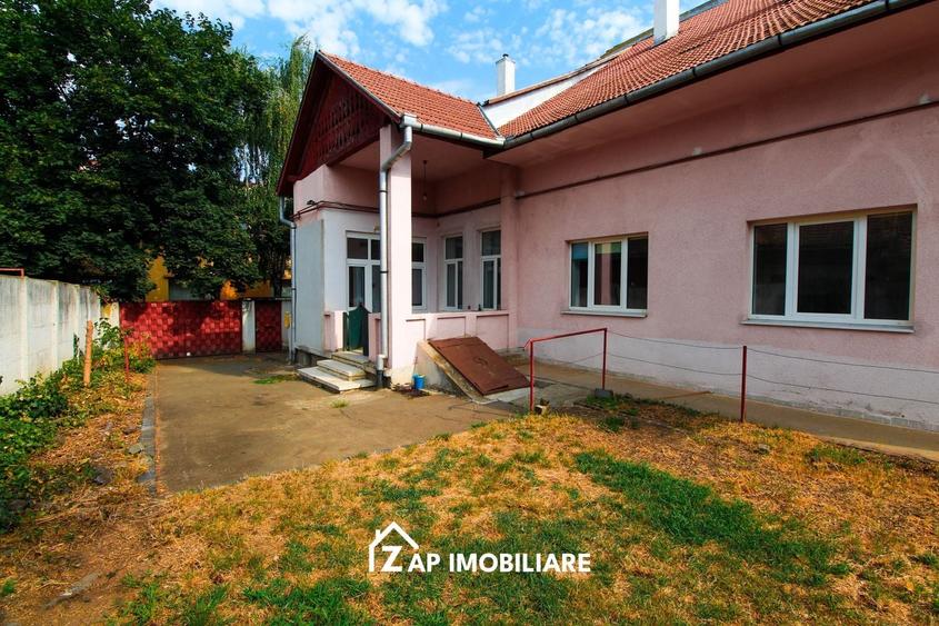 Casă individuală cu 5 camere cu Canalizare în Central