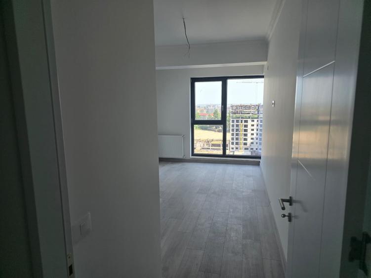 Apartament cu 3 camere decomandat în Energia