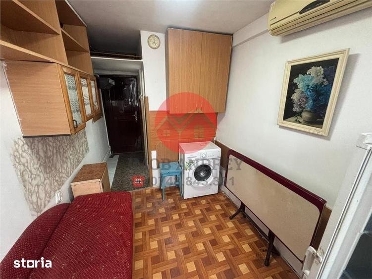 Garsonieră în Vest
