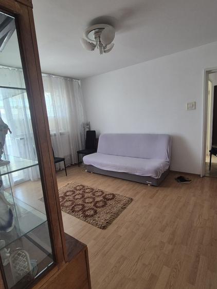 Apartament cu 2 camere semidecomandat în Craiovița Nouă