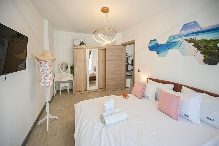 Apartament cu 3 camere decomandat în Mamaia-Sat