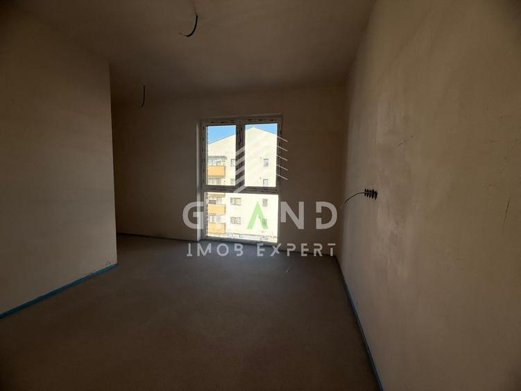 Apartament cu 3 camere semidecomandat în Florești