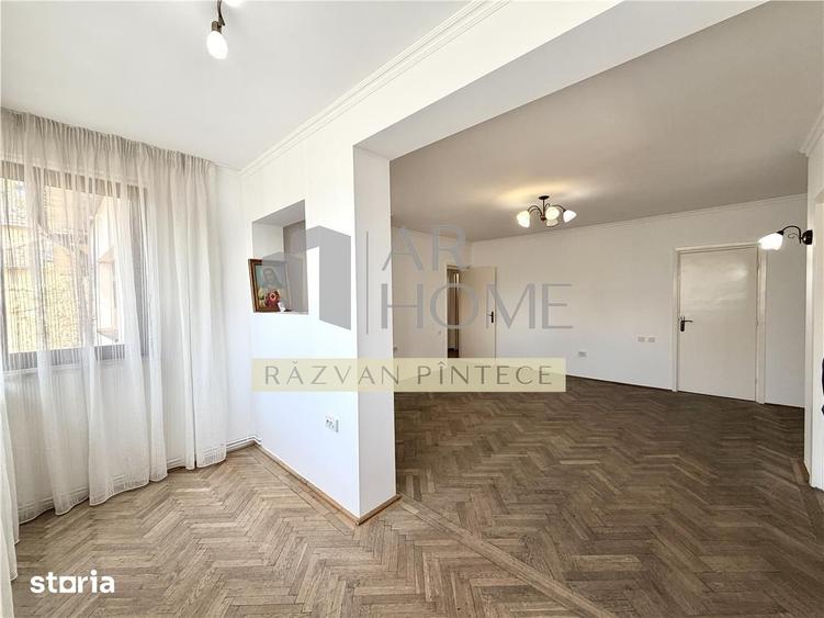 Apartament cu 4 camere în Democrației