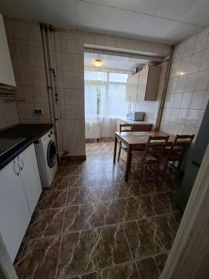 Apartament cu 3 camere semidecomandat în Câmpia Libertății