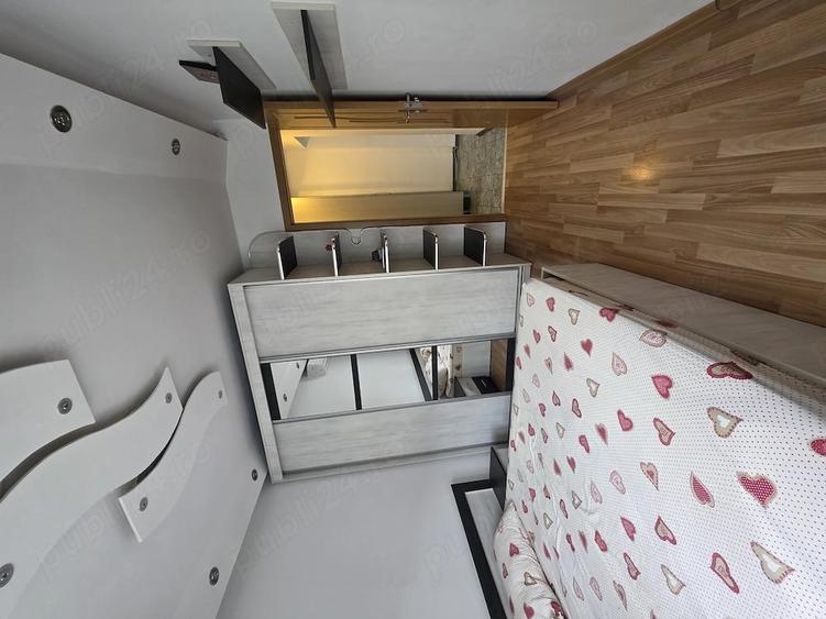 Apartament cu 3 camere semidecomandat în Fizicienilor