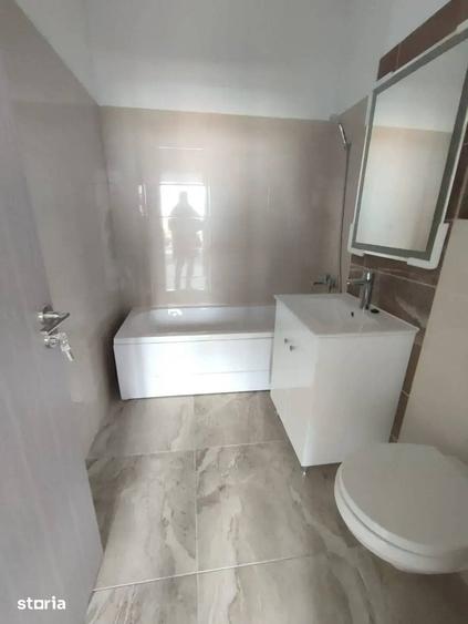 Apartament cu 3 camere decomandat în Industriilor