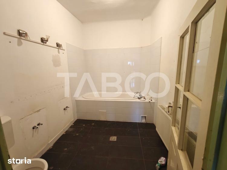 Spațiu comercial, de 177 mp, în Lupeni