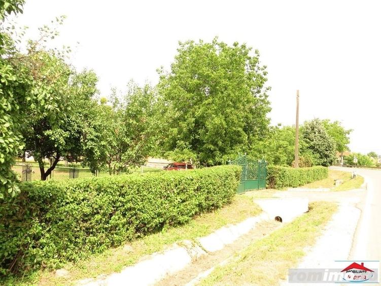 Casă cu 4 camere cu Teren 43000 Mp în Livada