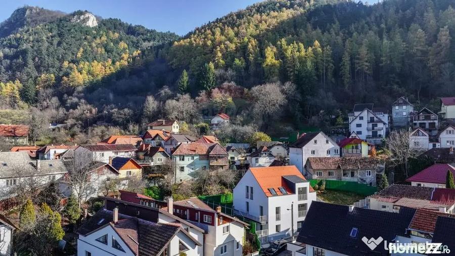 Casă cu 7 camere cu Teren 601 Mp în Schei